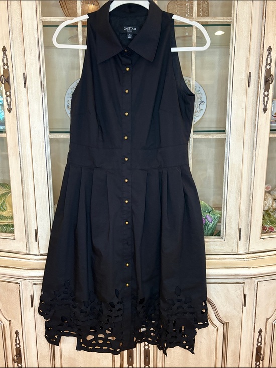 Chetta B Dresses & Skirts - Chetta B Black Sleeveless Fit-and-Flare Midi Dress with Laser-Cut Hem